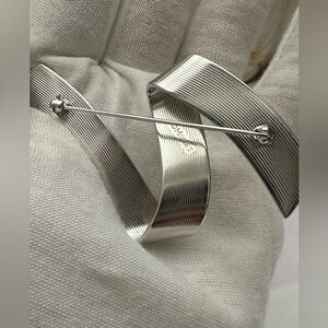 Vintage MONET Modernist Ribbon Zig Zag Shiny Silver Tone Brooch Pin